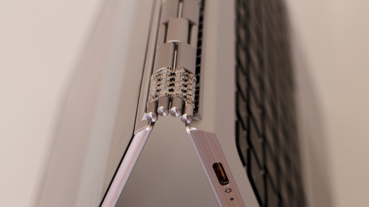 Lenovo's Watchband Hinge in action