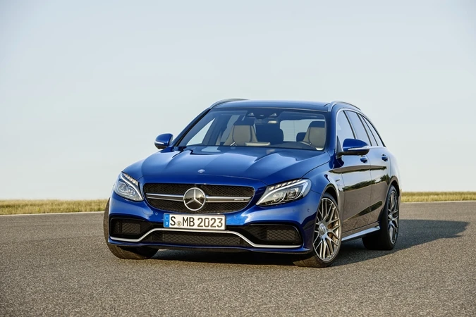 A front-side the Mercedes-AMG C 63 Estate