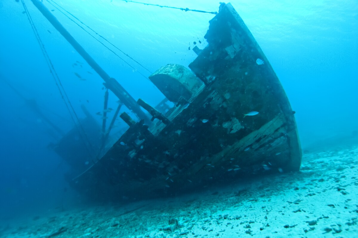 By exploiting pressure at the seabed, researchers hope to create stores of energy at the ocean floor (Photo: Andrew Jalbert/Shutterstock)