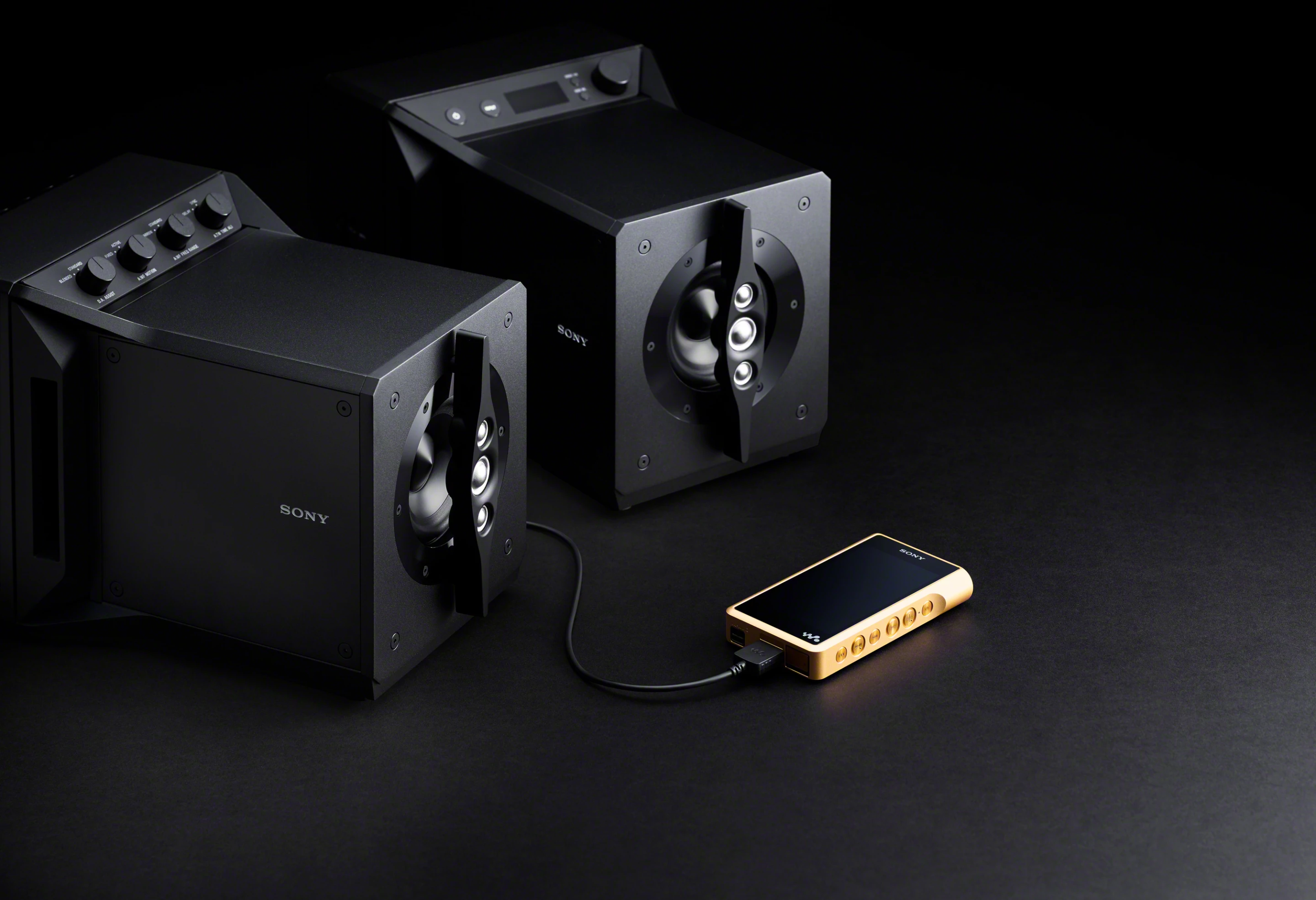The Signature Series SA-Z1 powered near-field speakers can be connected to a computer, portable music player or hi-fi setups
