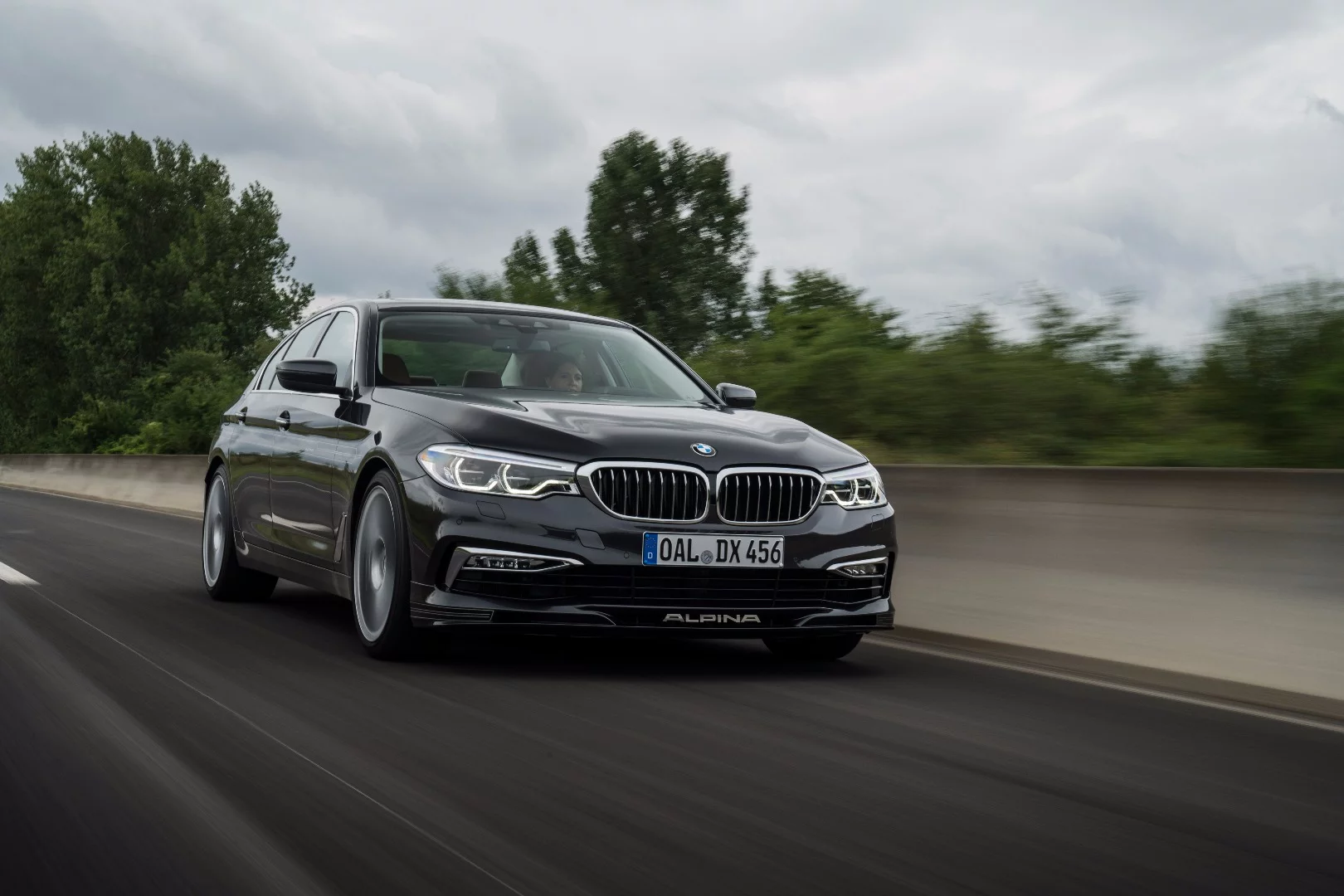 The tri-turbo engine in the D5 S delivers its boost in two stages