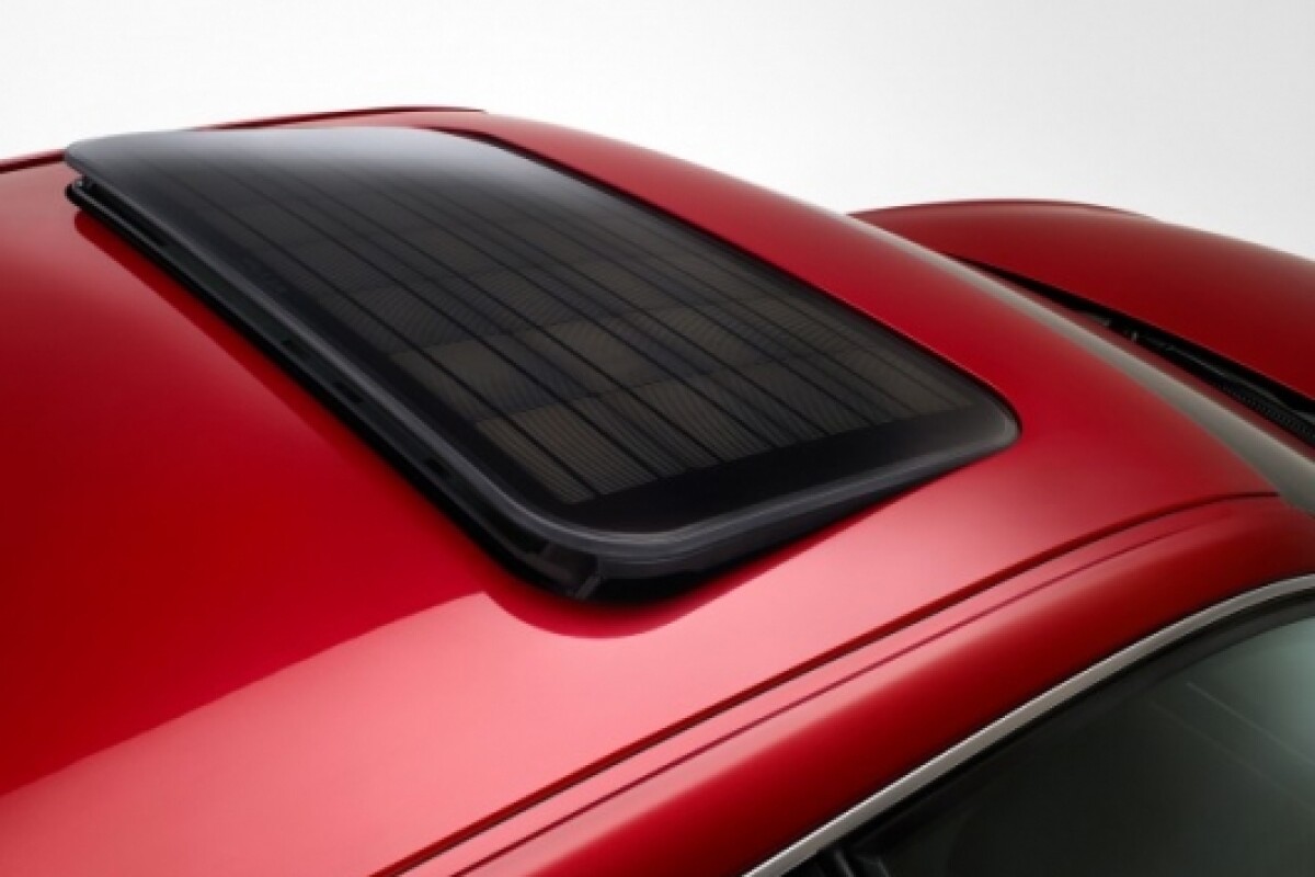 SEAT Exeo solar sunroof harnesses sun to cool car
