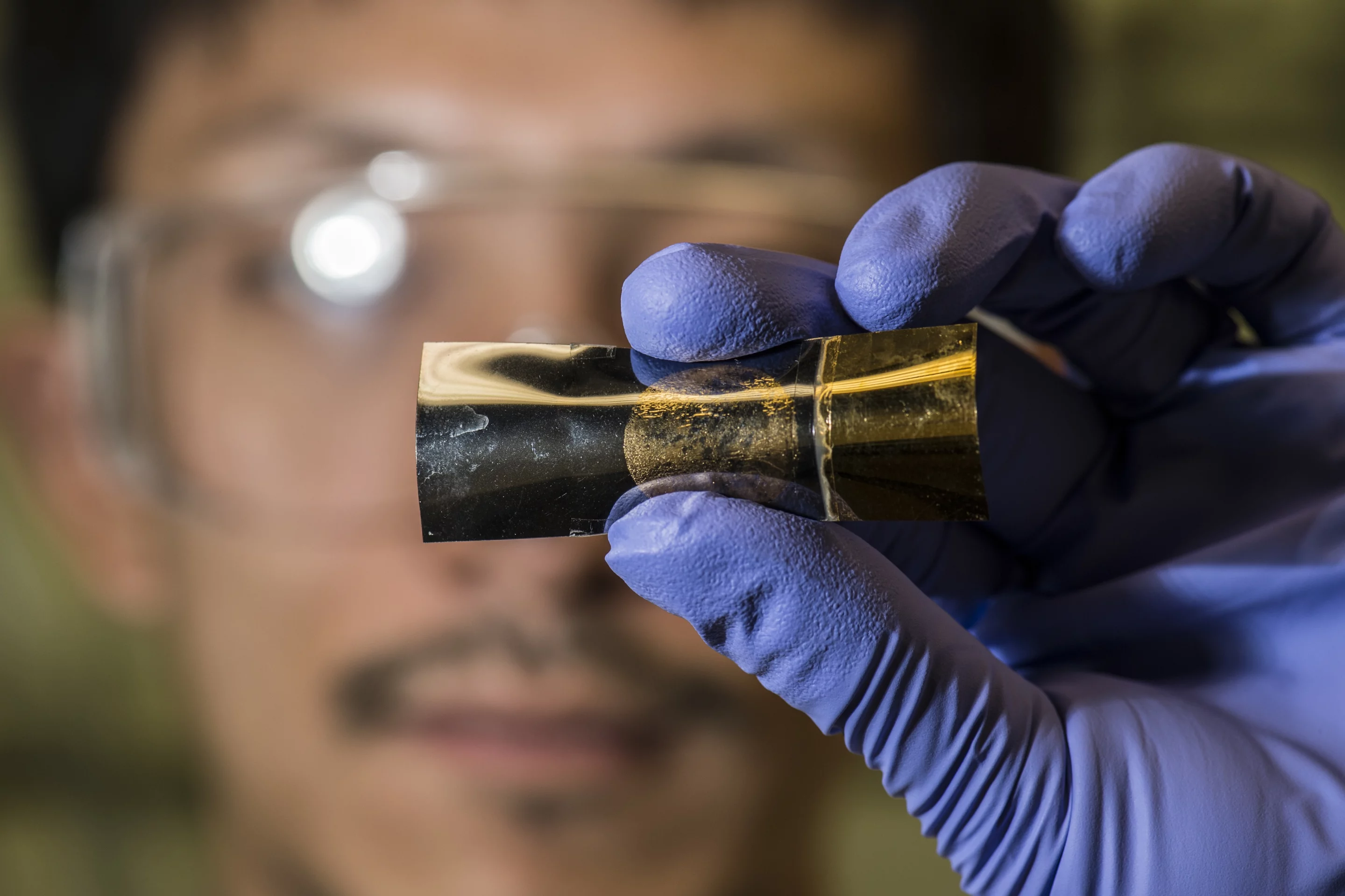 Rice University postdoctoral researcher Yang Yang holds an energy storage unit with the best qualities of batteries and supercapacitors in a scalable, flexible package (Image: Tour Group/Rice University)
