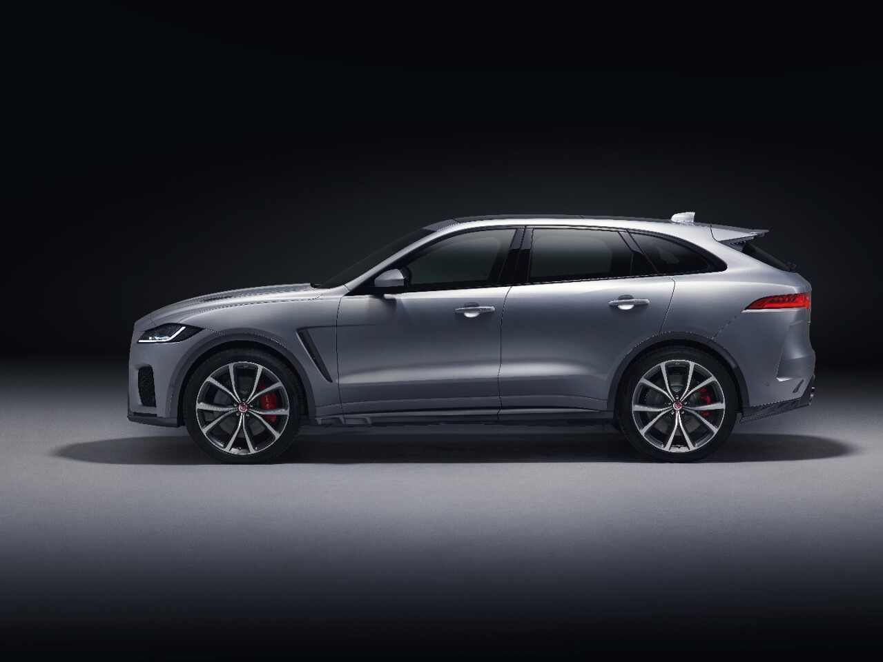 Jaguar Puts The 550 Hp Soul Of A Sports Car Inside The F Pace Suv