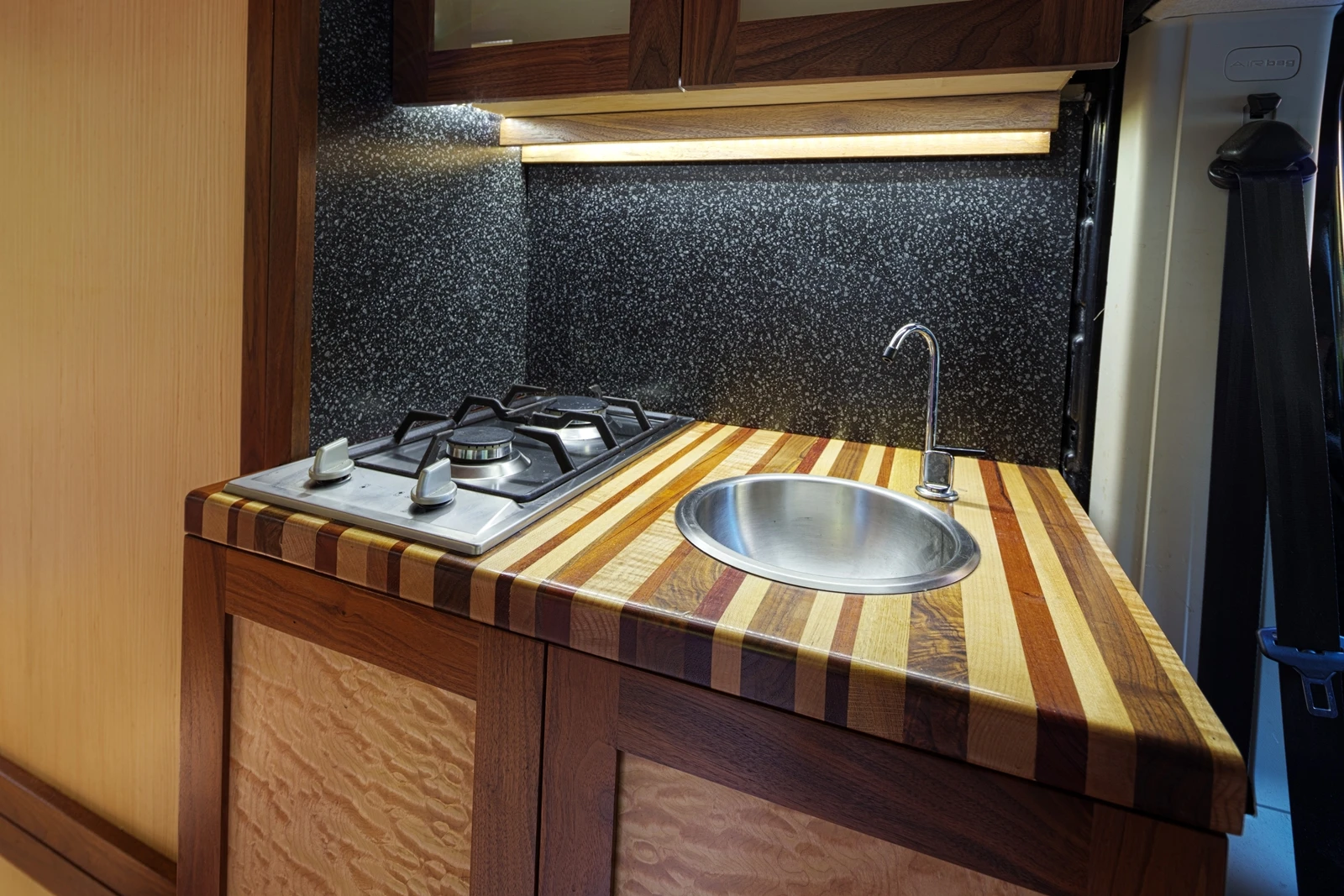 There is enough space for occupants to walk around and cookcomfortably in the compact kitchen