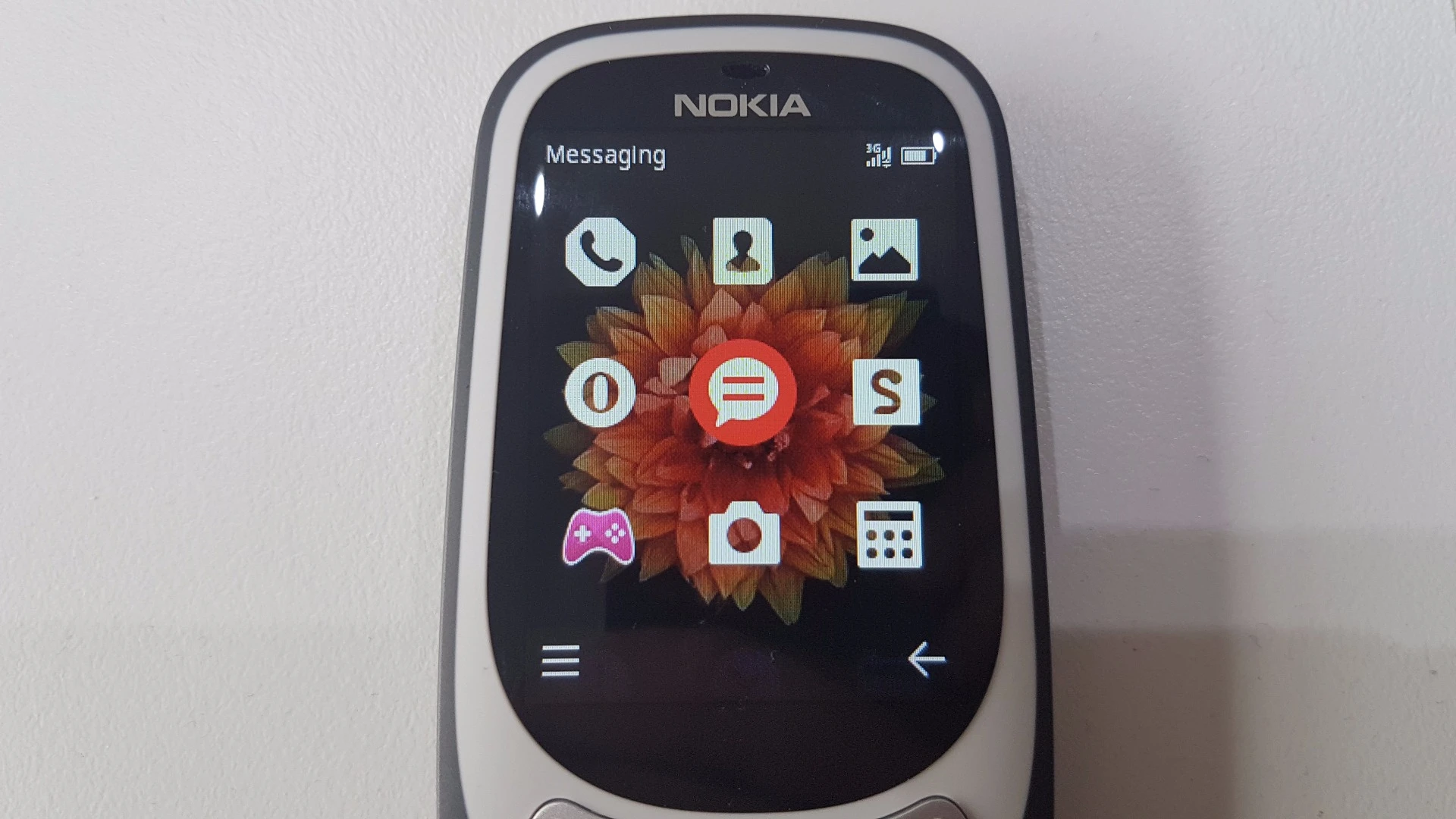 The screen on the new Nokia 3310 is now larger than the original and in color