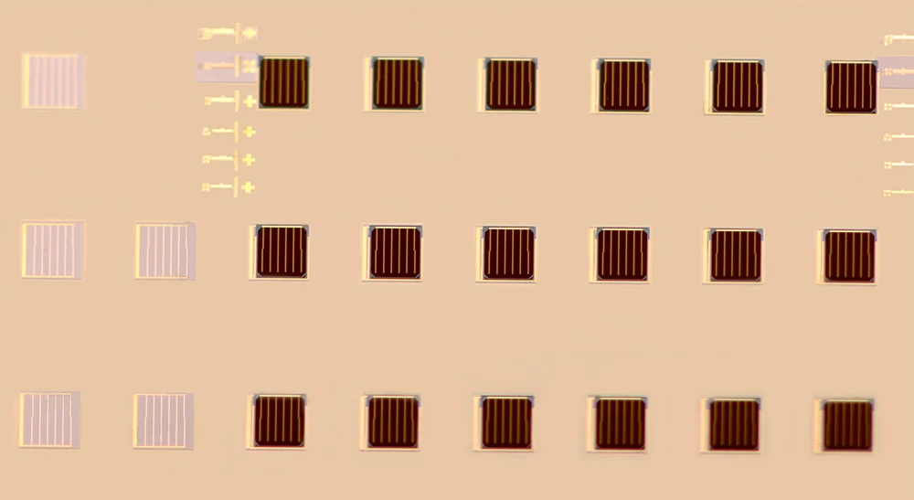 Arrays of stacked multi-junction cells achieving ultra high efficiencies were produced using a printing-based assembly process
