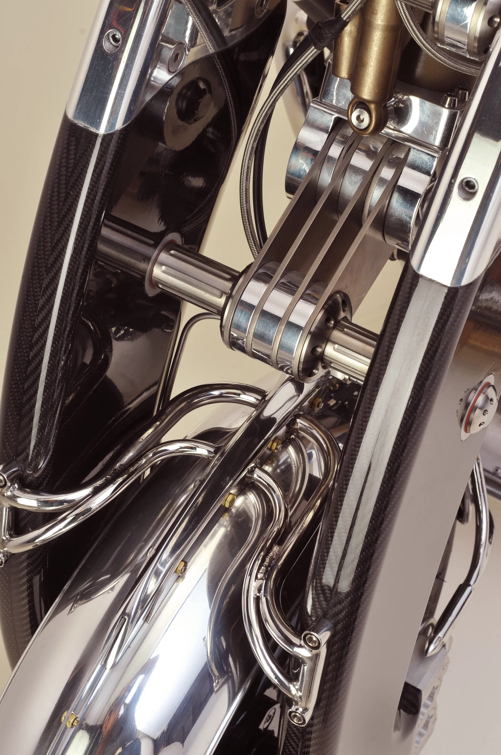 Bienville Legacy: front suspension linkage and carbon girder blades