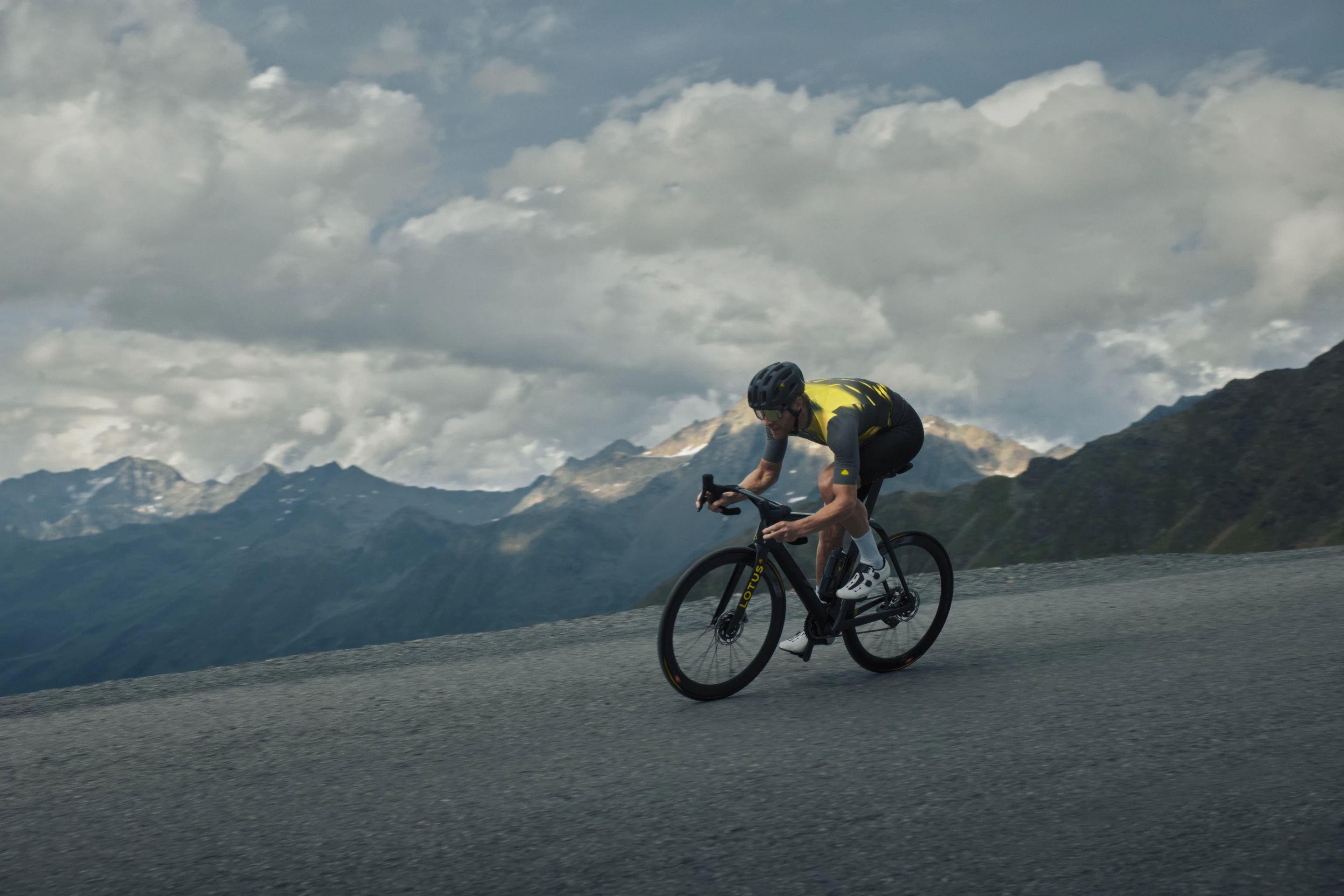 The Type 136 is light enough to leave the battery at home and ride with pure leg power