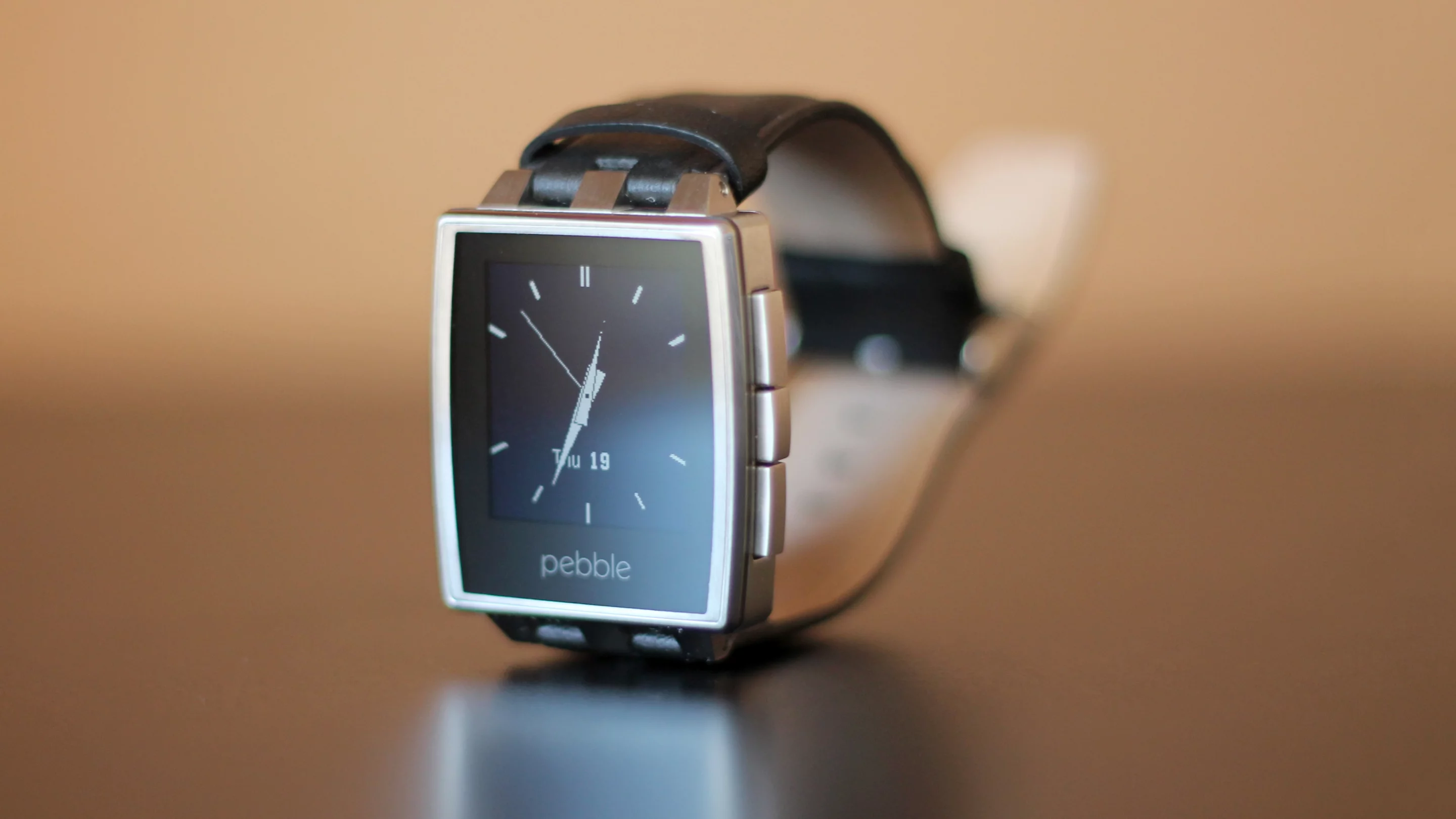 Pebble Steel takes the same technology from the original Pebble, and puts it in a fancy new frame