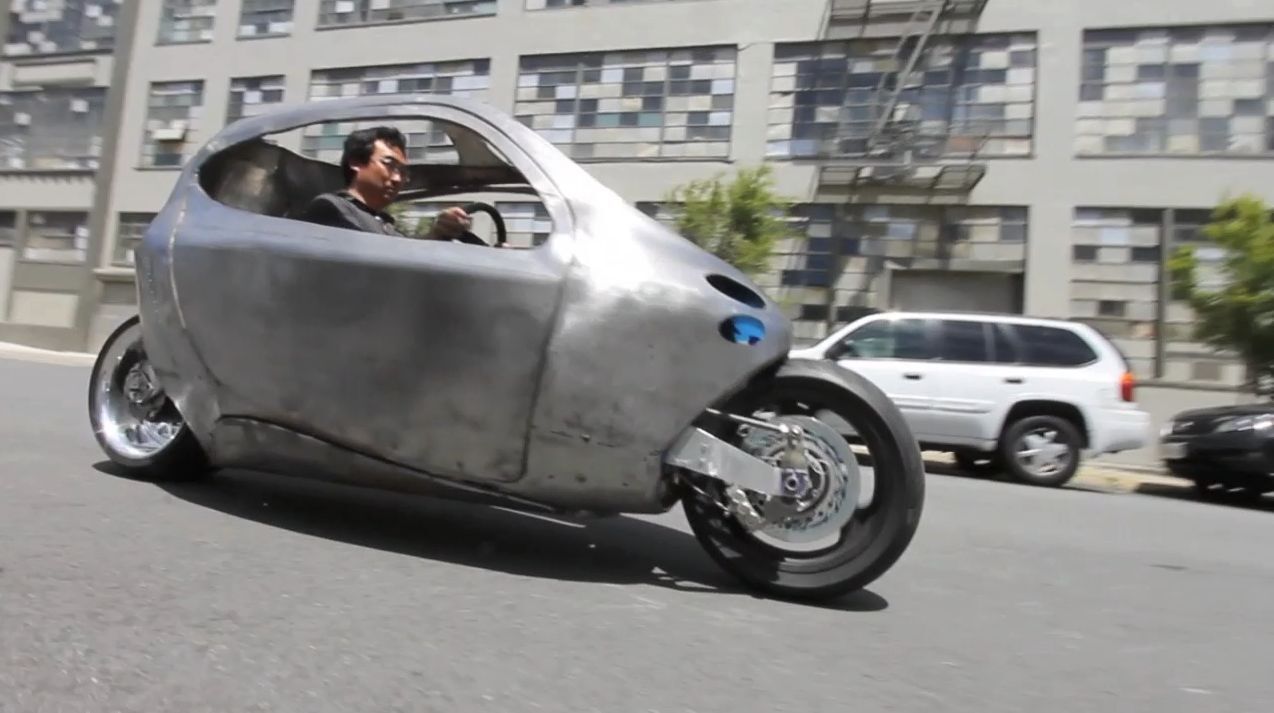 VIDEO – Lit Motors unveils functioning prototype of its C-1 self-balancing  electric motorcycle