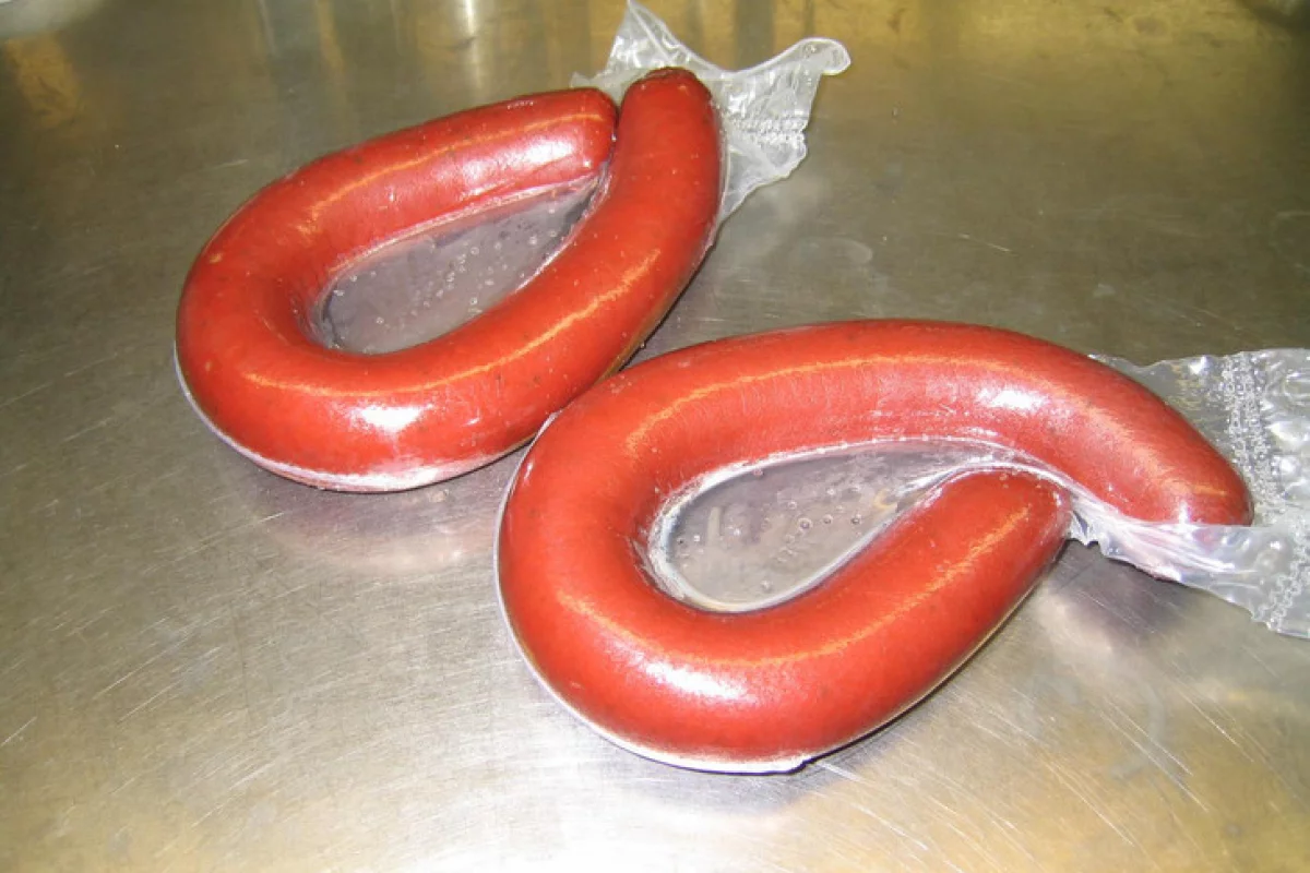 "Test sausages" used in the development of the antimicrobial film