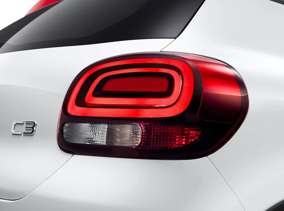 The C3's taillights have 3D detailing