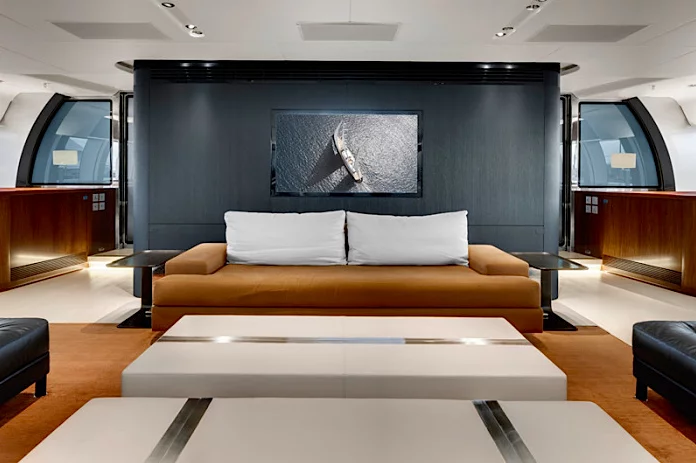 S/Y Vertigo lounge