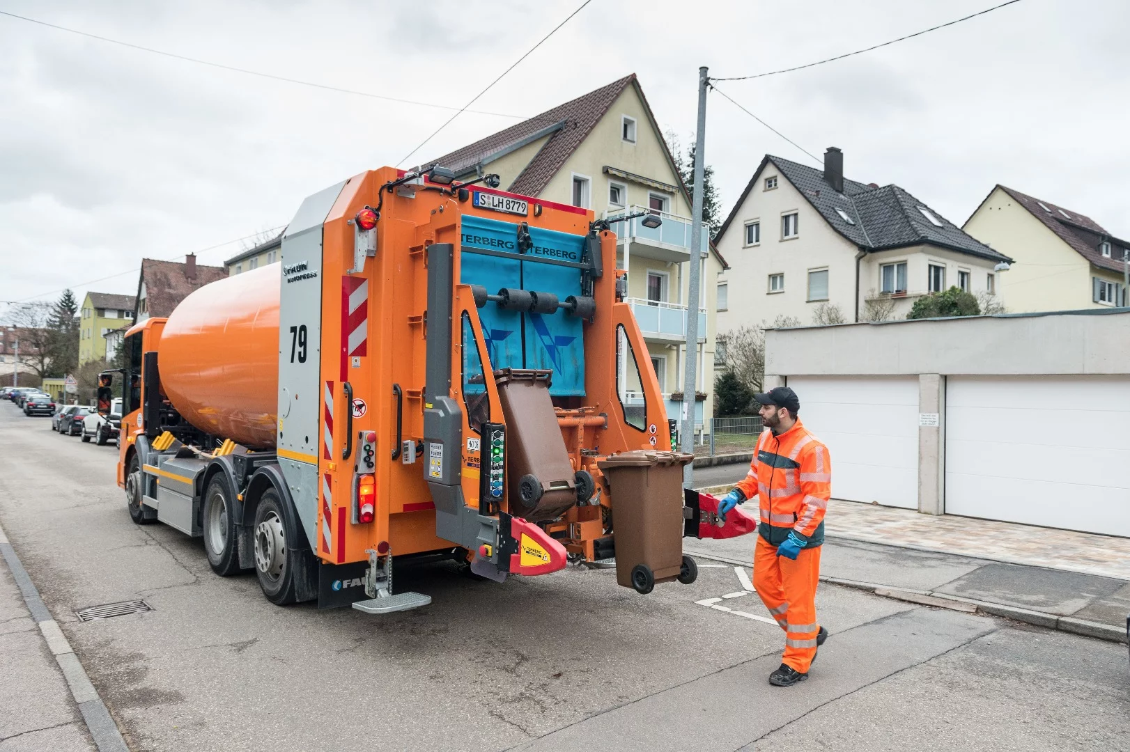 The Mercedes-Benz CNG truck in action
