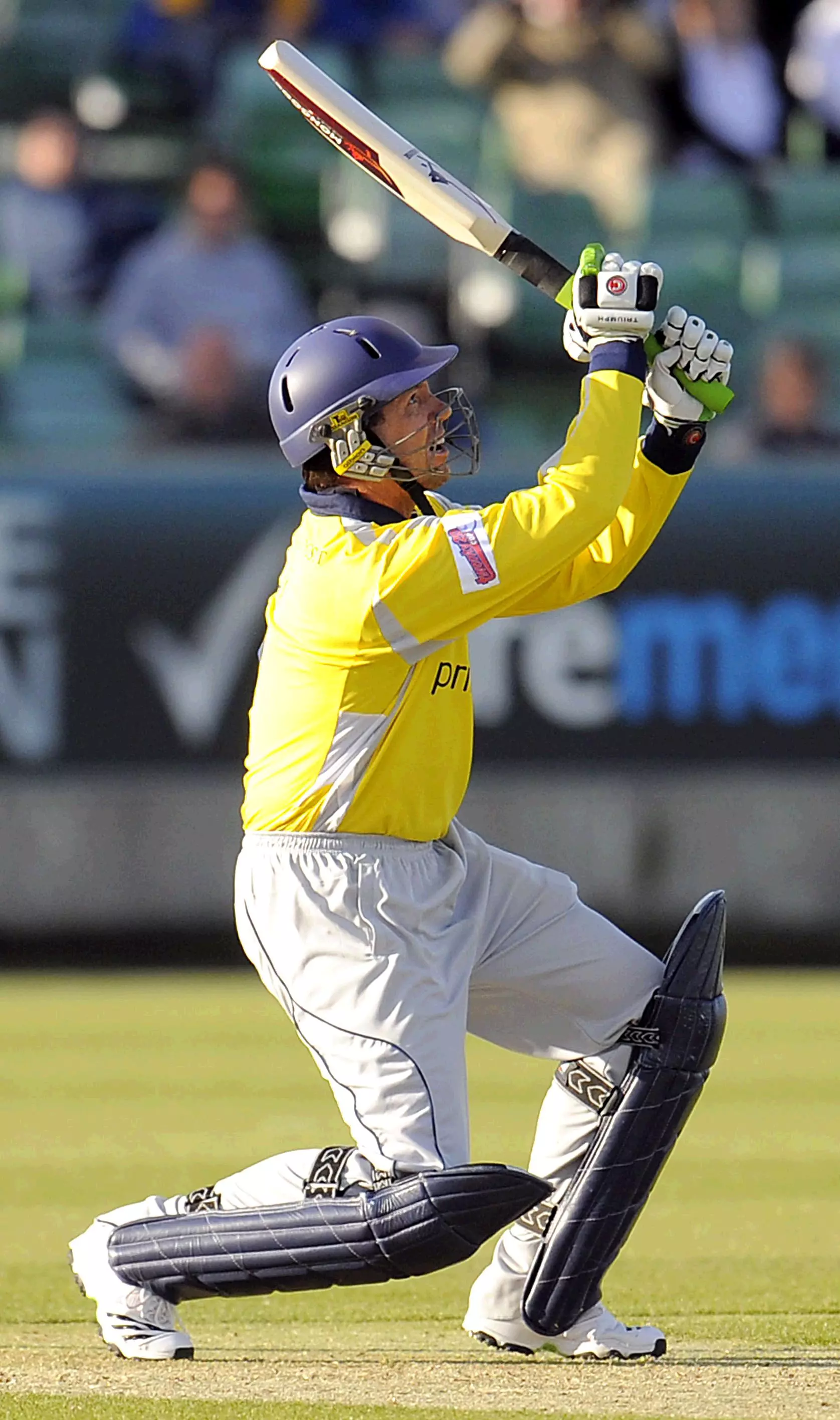 The Mongoose MMi3 cricket bat in the hands of Stuart Law who debuted the bat in England last year (Photo: Mat Hale)