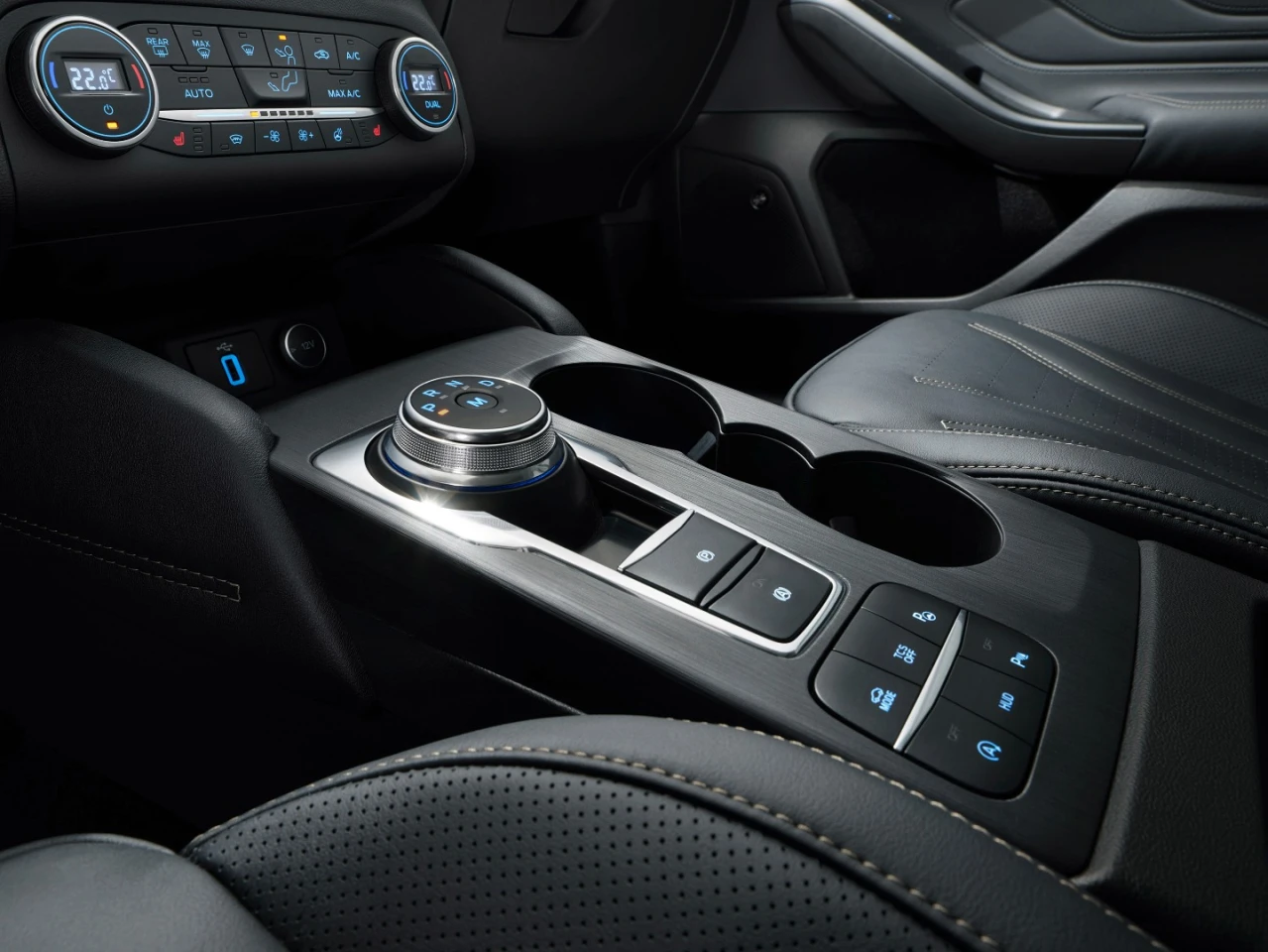 Ford Focus Vignale: 8-speed auto with scroll wheel