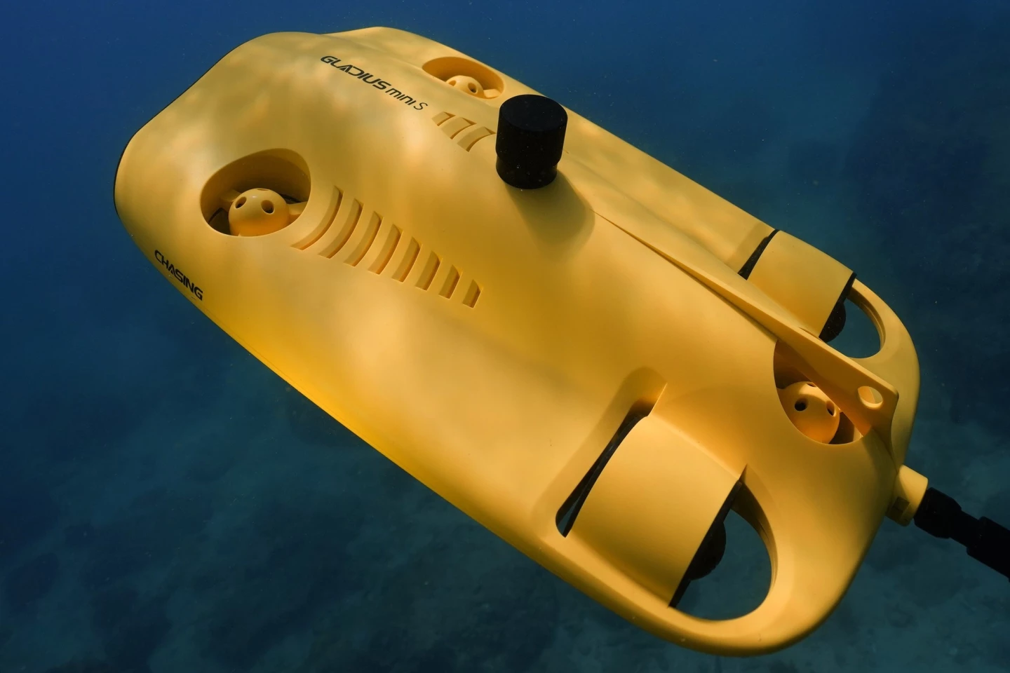The Gladius Mini S measures 400 x 226 x 145 mm (15.7 x 8.9 x 5.7 in) and weighs 6 lb (2.7 kg)