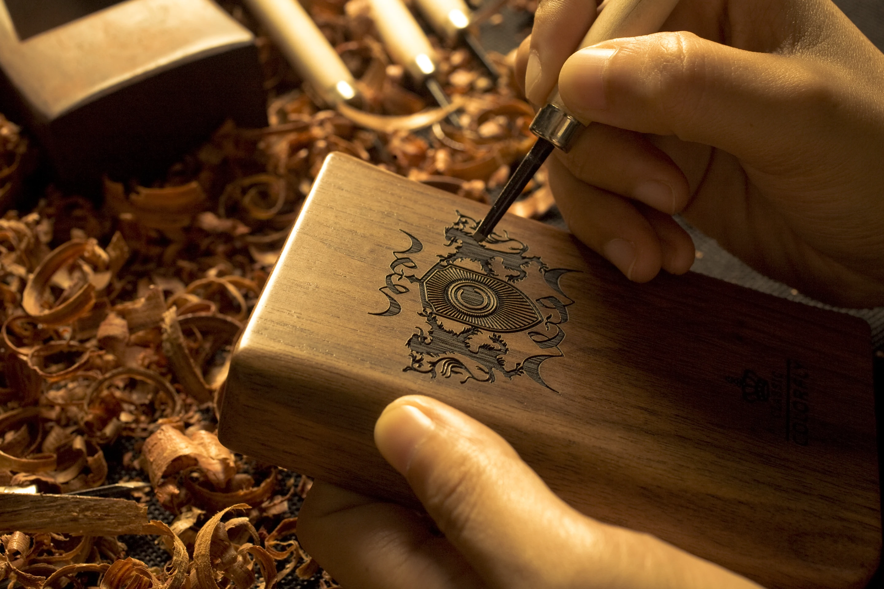 The combination of hand-carved engraving and real wood ensure that no two players look exactly alike