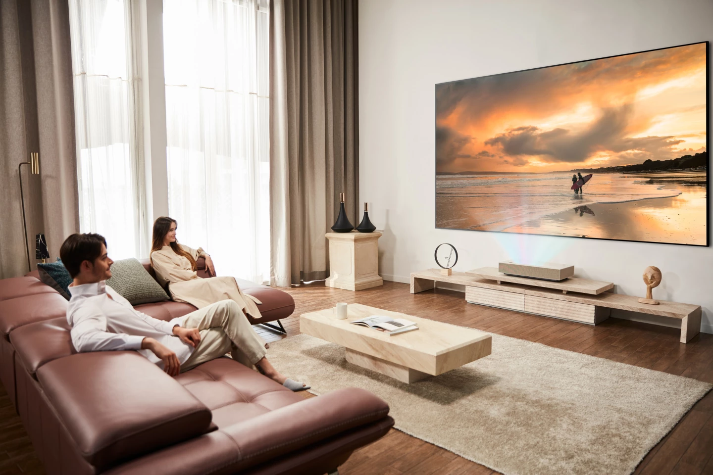 The HU915QE puts out 3,700 lumens and can auto adjust brightness to deliver "clear, vivid picture quality whether the room is well lit or as dark as a movie theater"