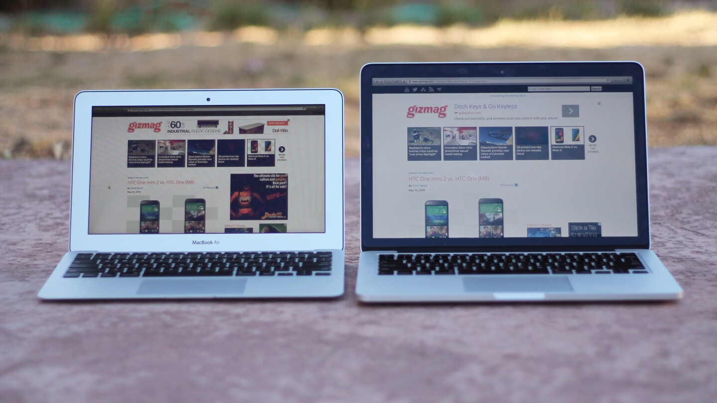 The new 11-in MBA (left) next to a 13-in MacBook Pro with Retina Display