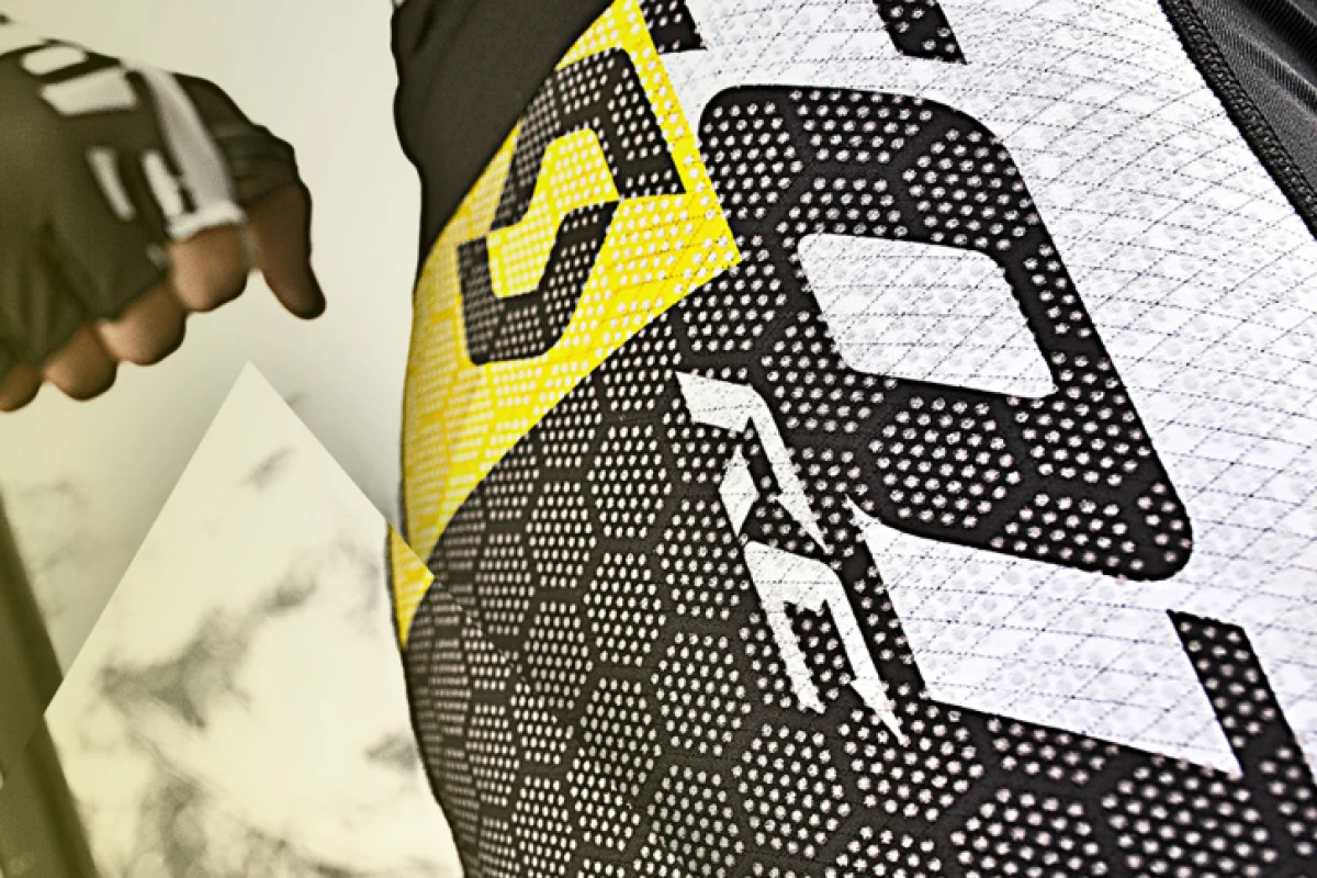 Scott's ITD ProTec fabric incorporates strands of carbon fiber and a matrix of ceramic dots
