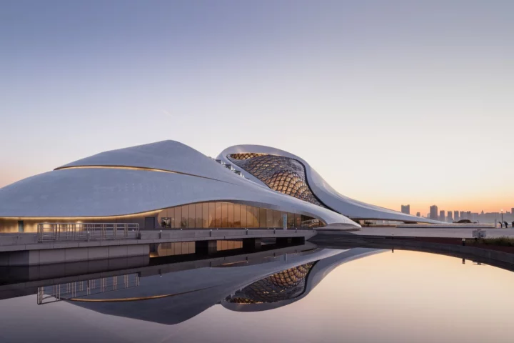 The Harbin Opera House occupies a total footprint of 850,000 sq ft (78,967 sq m) and rises to a total height of 56 m (183 ft)