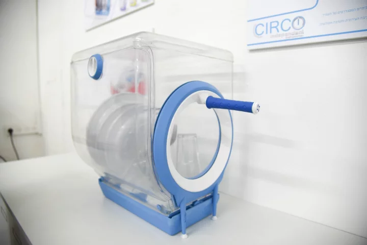 The Circo manual dishwasher is designed for use on the countertop, as a replacement for the dish-drying rack