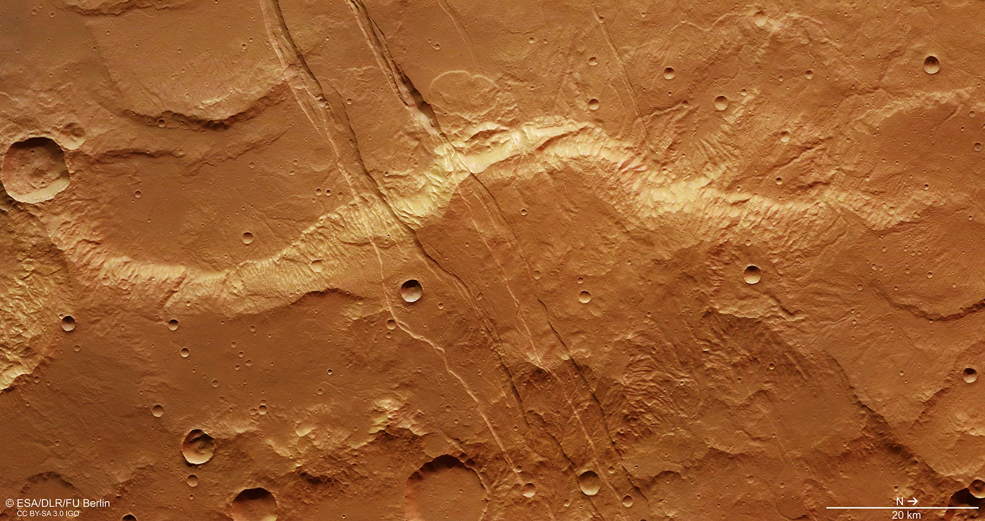Sirenum Fossae fractures (Credit: ESA/DLR/FU Berlin, CC BY-SA 3.0 IGO)