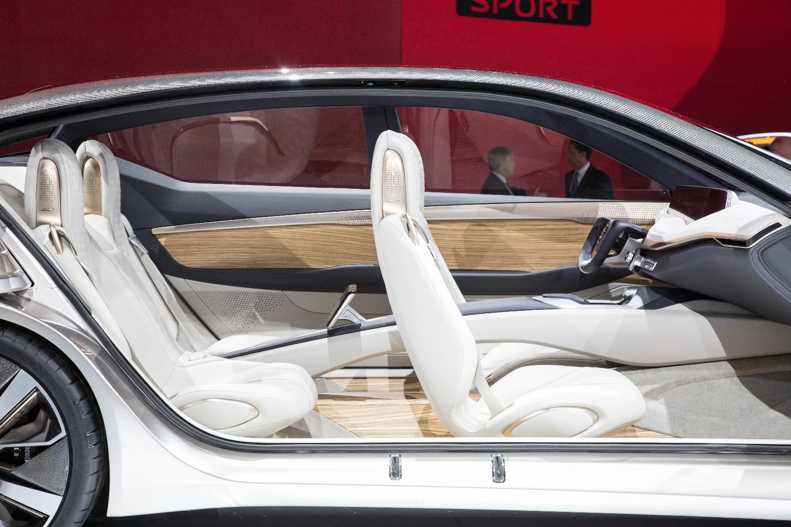 When the doors are swung wide and the entire interior of the Nissan Vmotion 2.0 is exposed, the seats appear to "float" above the floor
