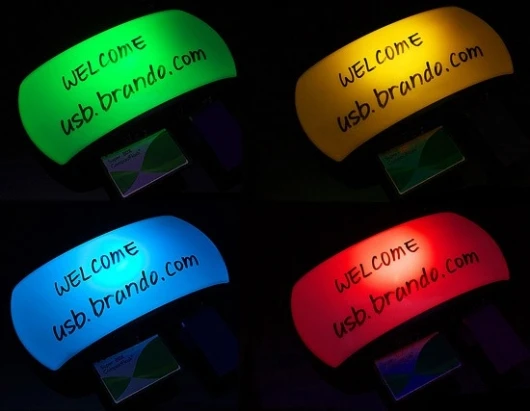 The Brando USB Moody Card Reader with Erasable Memo Pad