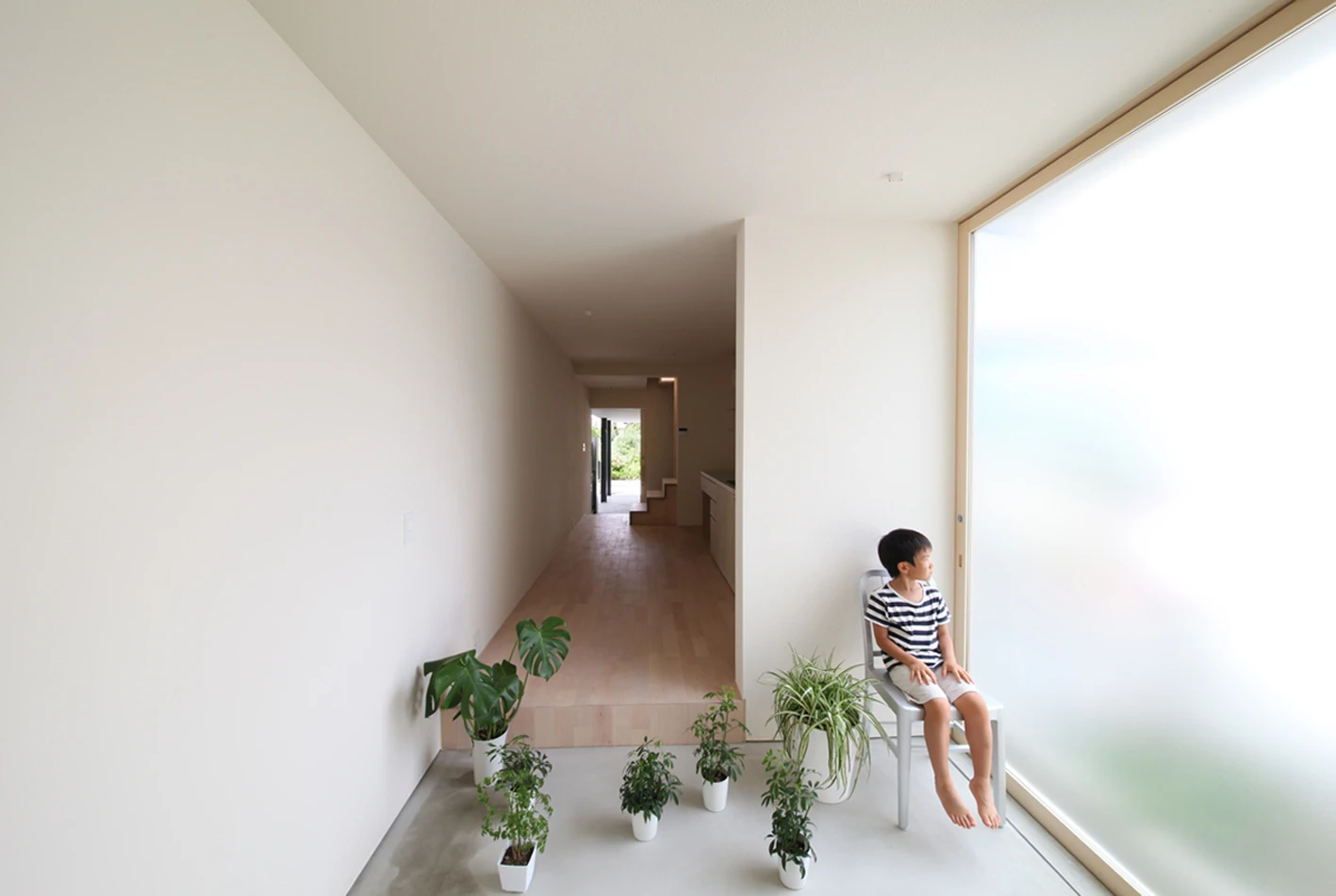 The width of the house is roughly equivalent to the length of an average American family car (Photo: Katsutoshi Sasaki and Associates)
