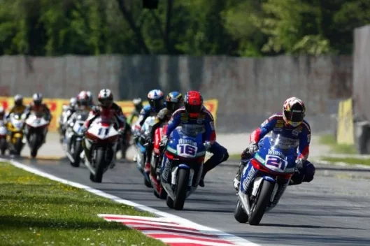 The supersport race and Fujiwara leads Charpentier