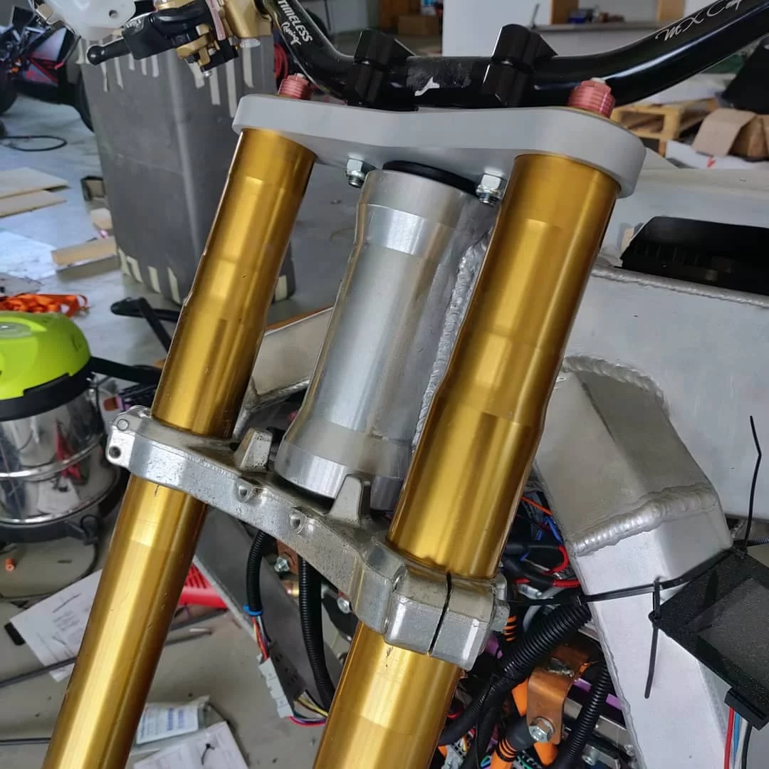 Chunky triple clamps and forks