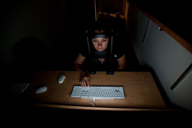 A test subject attempts to determine whether the erratically moving dots on a computer screen are moving left or right on average (Photo: J. Adam Fenster, University of Rochester)