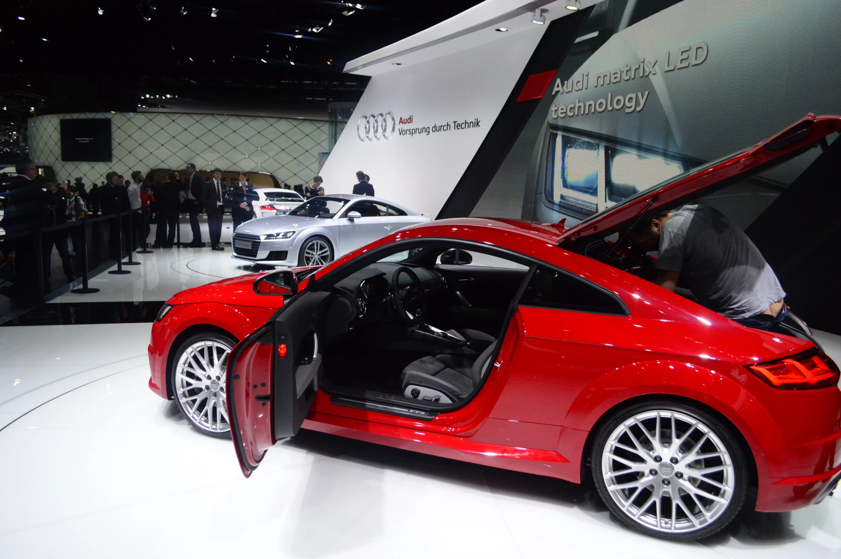 Audi reports the 2.0-liter TT will make 100 km/h (62 mph) in 6 seconds on its way to a top speed of 250 km/h (155.34 mph) (Photo: CC Weiss/Gizmag)