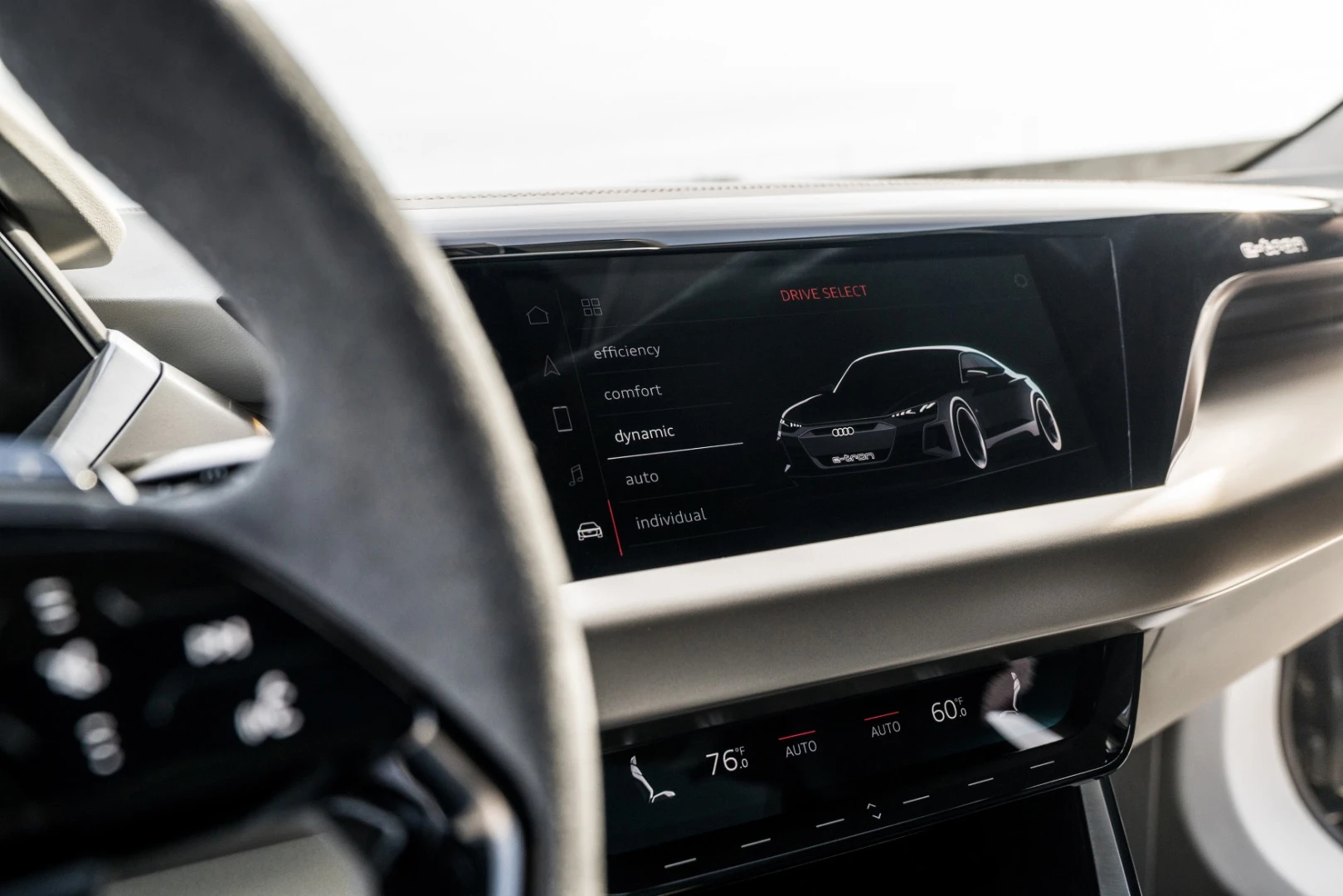 Audi e-tron GT: large touchscreen interface