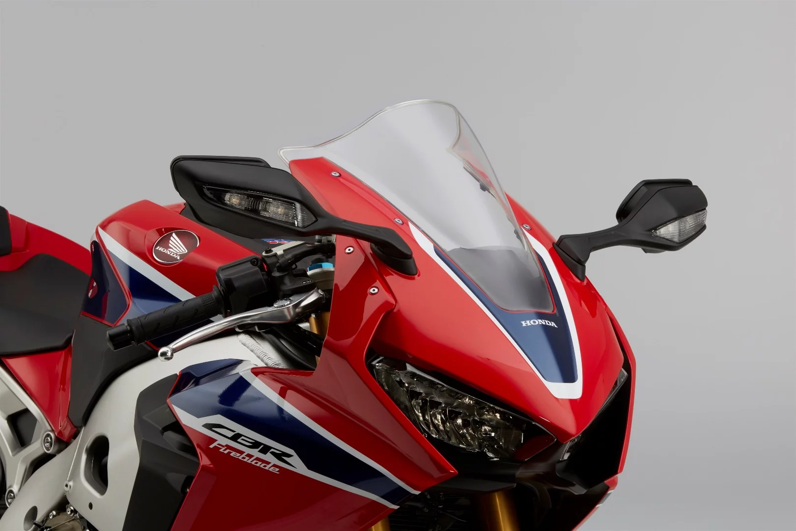 The fairing of the new Honda CBR1000RR Fireblade SP is more aggressive and angular than the existing basic model