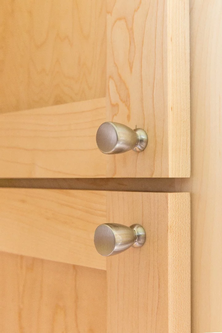 The kitchen boasts oak cabinetry