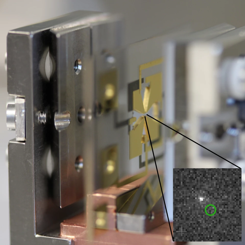 NIST clock with ion trap and insert showing aluminum/magnesium ion pair