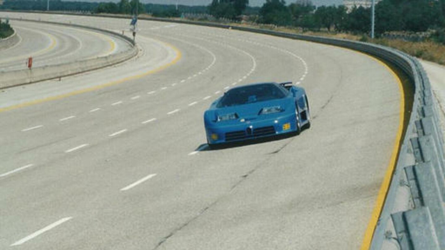Bugatti set a speed record for a methane-powered car at Nardò in 1994 when an EB110GT was clocked at 344.7 km/h on July 2, 1994