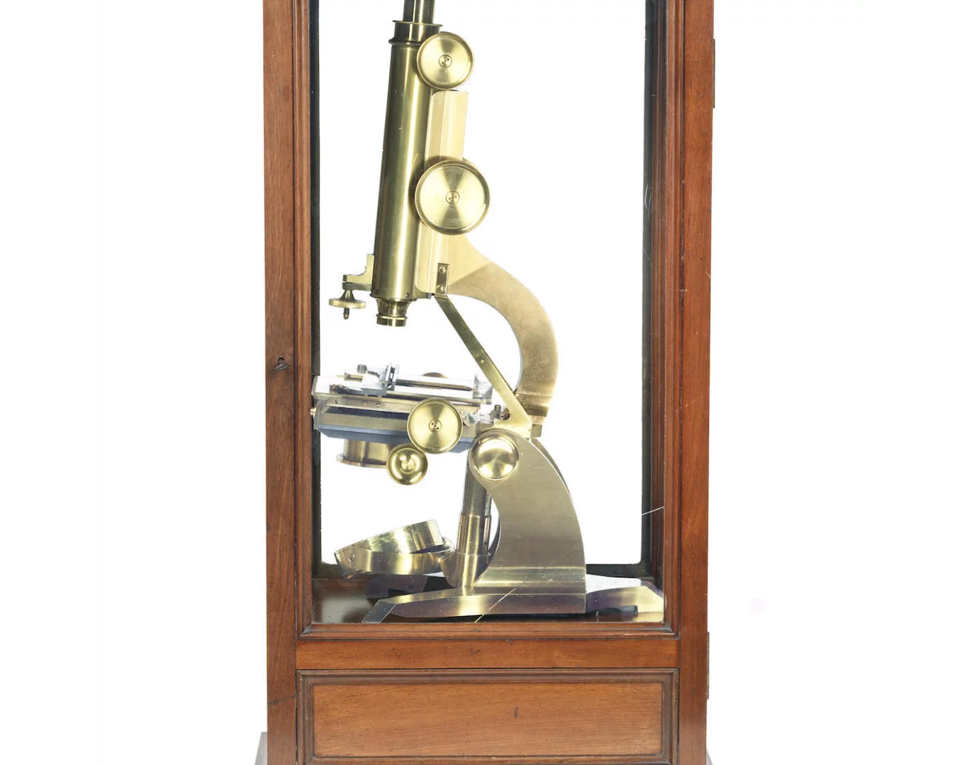 An 1865 compound monocular microscope is expected to attract a price of at least US$6,100