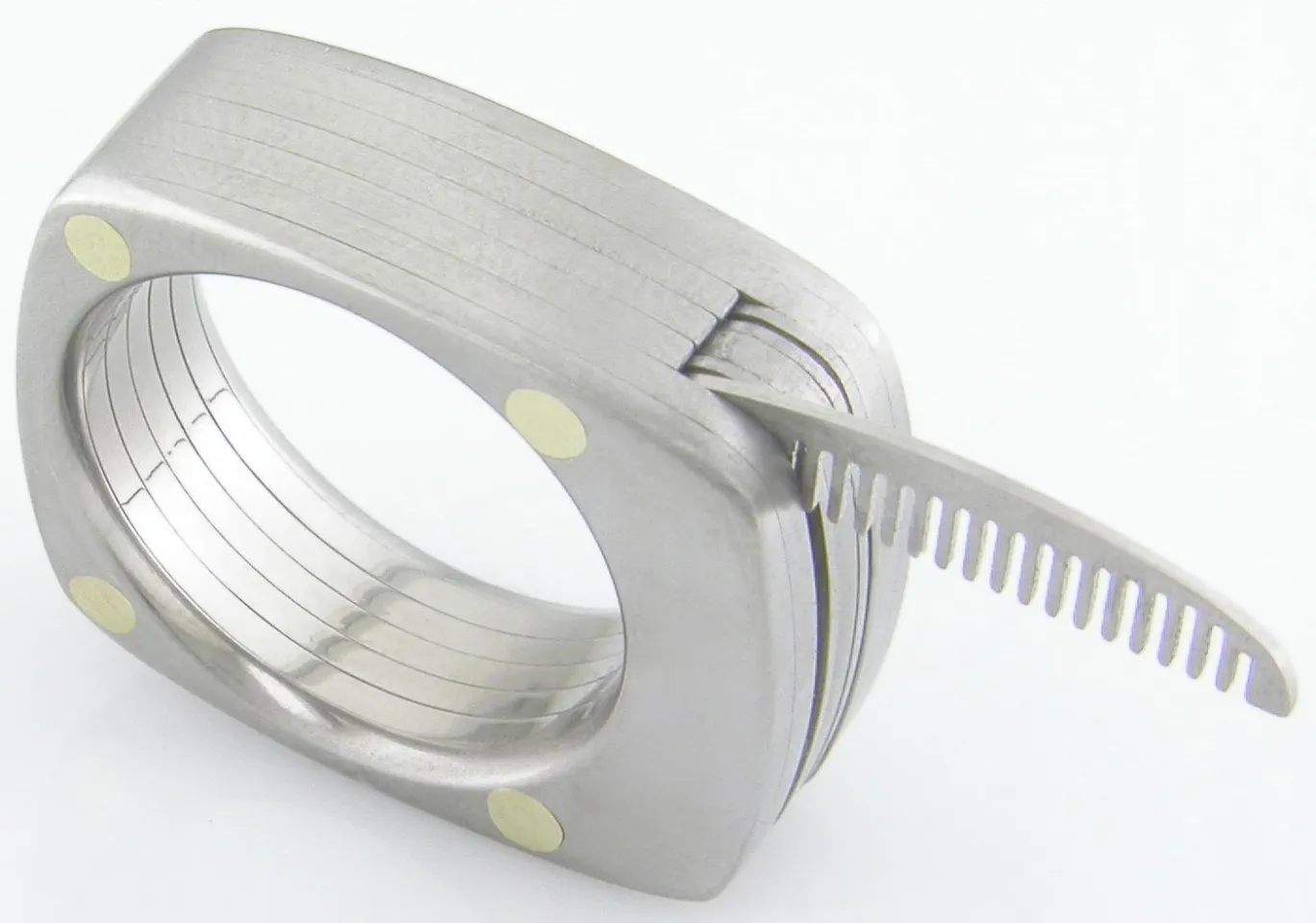 The Titanium Utility Ring's comb