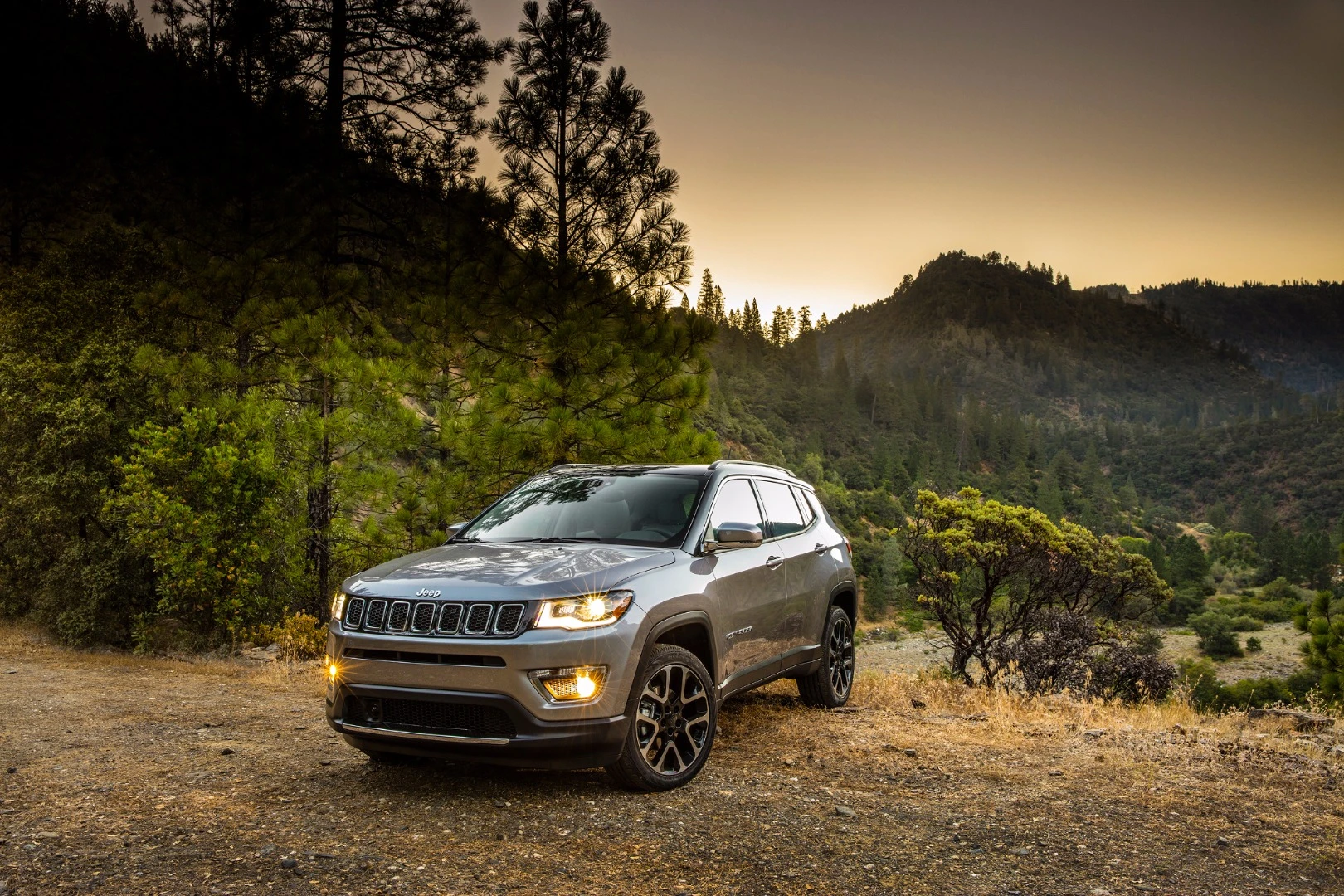 The 2017 Compass comes in both front-wheel and four-wheel drive models