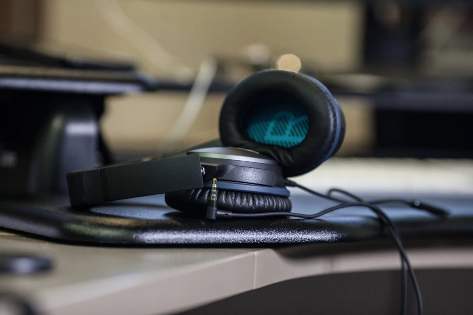 Bose's QuietComfort 25s headphones boast fantastic noise-cancelling and high quality audio