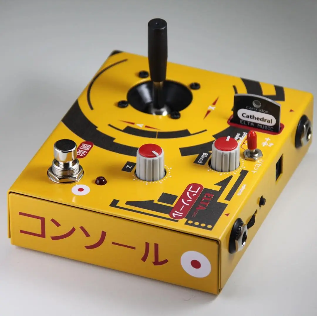 The Console can change its modulation effects when a game console-like cartridge is slotted into the top
