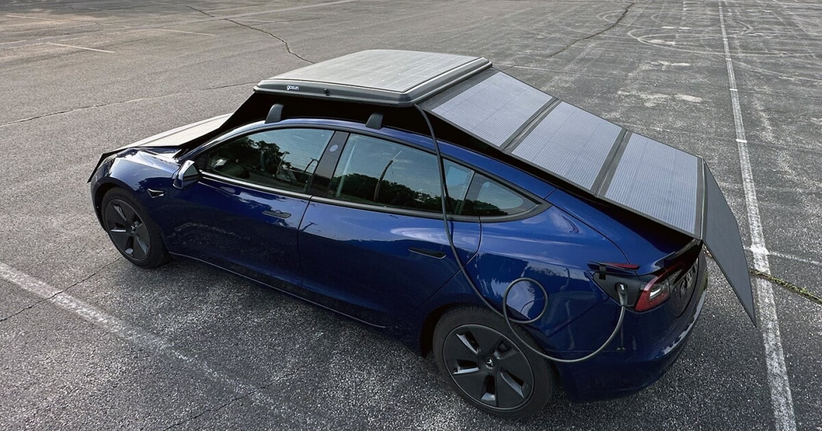 Rooftop EV Solar Box Unravels To 6x Its Size Charging Car Off grid rooftop-ev-solar-box-unravels-to-6x-its-size-charging-car-off-grid