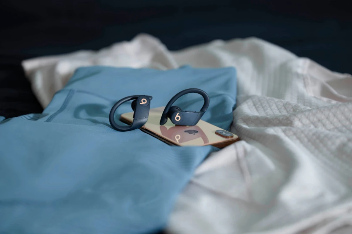 The flagship feature of the Powerbeats Pro is undoubtedly the nine hours of listening time before the battery runs dry