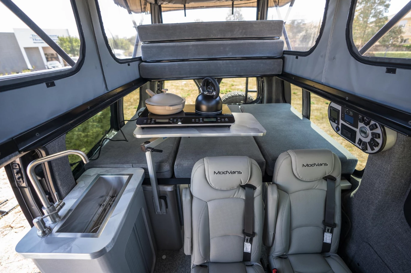 The optional slim kitchen decouples the stove from the sink block, putting a portable induction cooker on a dedicated Lagun table