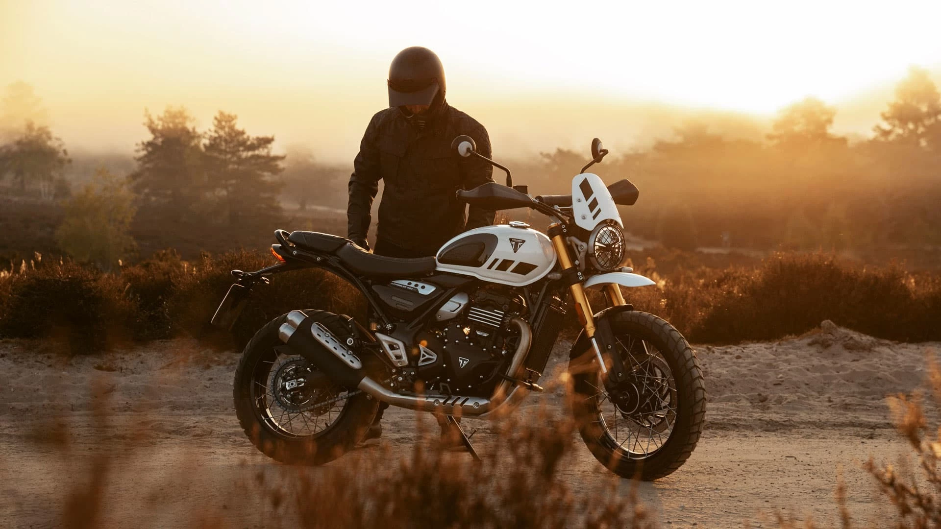 The Triumph Scrambler 400 XC is a new trim that offers a more off-road-ready alternative to the conventional Scrambler 400 X